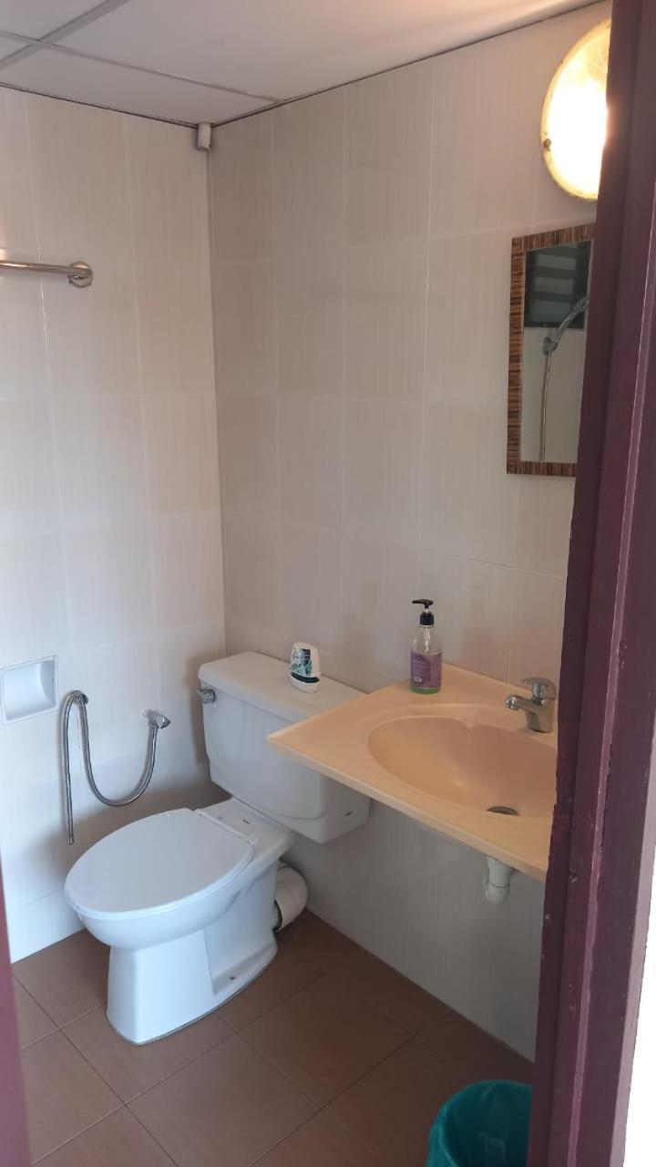 Seaput Srisayang Apartman Batu Ferringhi Kültér fotó